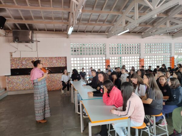 Read more about the article Alunos da Escola Prof. Antonio Alves Aranha participam de palestra com profissionais do Patrulheiro Valinhos