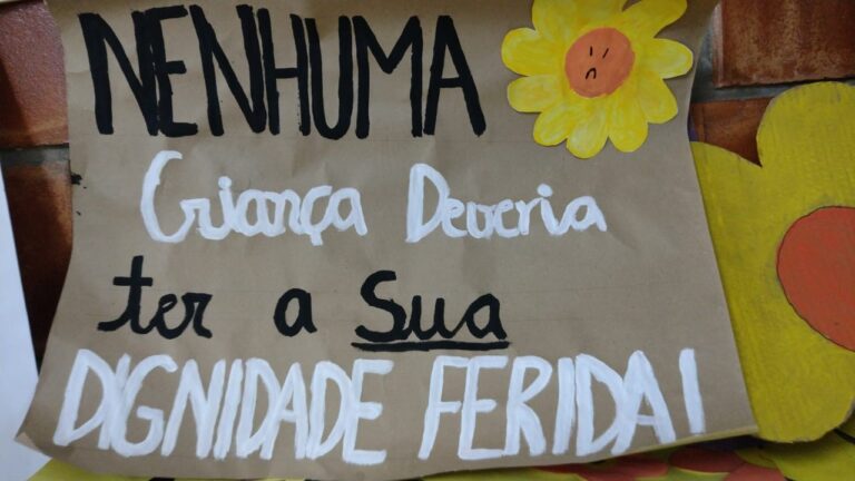 Read more about the article Patrulheiros participam da passeata que chama atençãosobre a Exploração Sexual de Crianças e Adolescentes