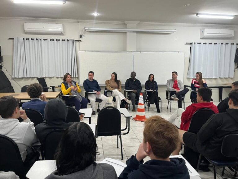 Read more about the article Semana dos Técnicos orienta alunos do JovemTEC sobre cursos e carreira técnica