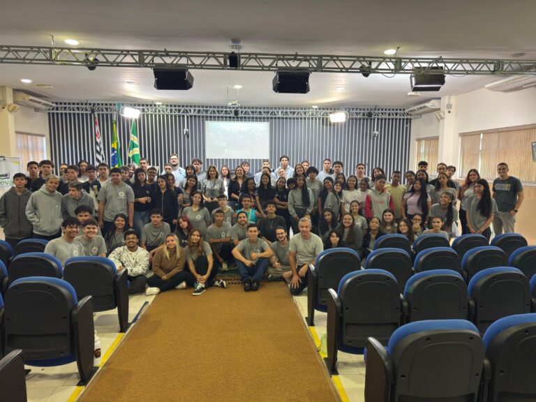 Read more about the article Jovens do Patrulheiro participam de palestra sobre os riscos do vape e do tabagismo