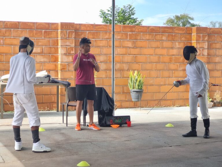 Read more about the article Jovens Patrulheiros participam do projeto “No Desafio da Esgrima” e desenvolvem foco, equilíbrio e disciplina